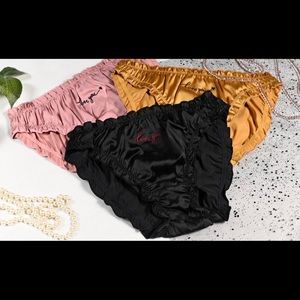 3 ruffle satin pantys